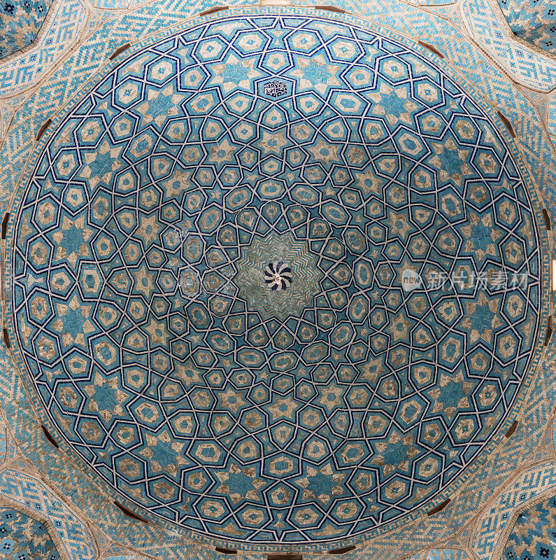 镶嵌瓷砖的圆顶，星期五清真寺(Masjed-e Jame)雅兹德，伊朗